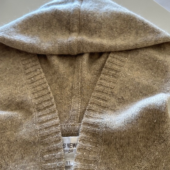 COZY JONES NY SWEATER WITH HOOD AND WARMING "POCKET"-NWT/XL - Picture 5 of 9